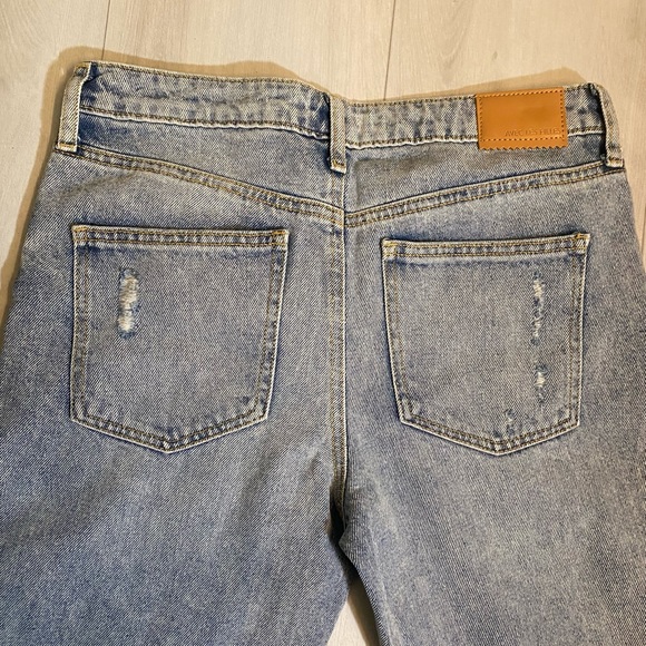 NWT Avec Les Filles Distressed High Waisted Mom
Jeans - size 27 - Picture 6 of 10